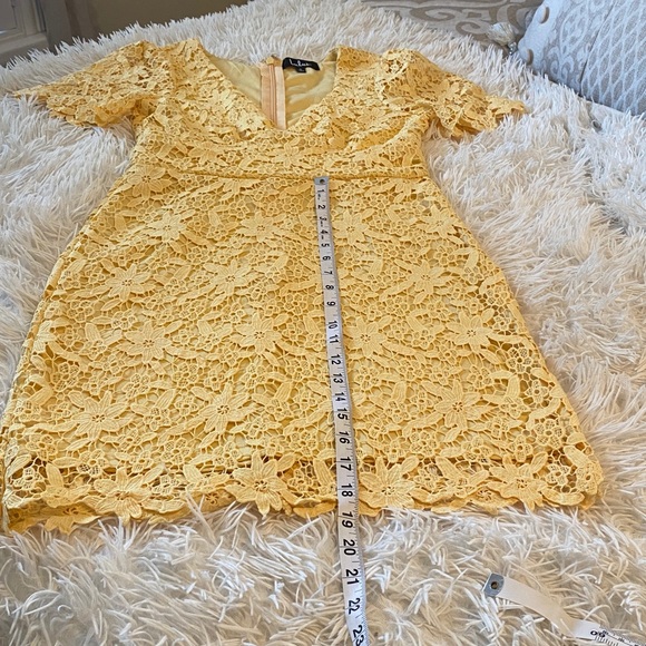 Lulu’s Yellow Lace Dress V-Neck Cocktail Mini Flutter Sleeve Structured Lace S - Picture 5 of 12